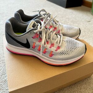 Nike Zoom Pegasus 33 Women's Athletic Shoes in Gray and Pink